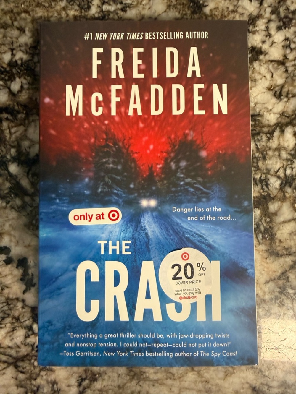 Freida McFadden The Crash - Blue Paperback Thriller